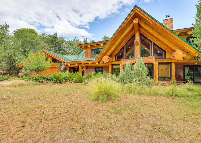 Ferienhaus Scenic Cabin! Fireplace + Wraparound Patio *
