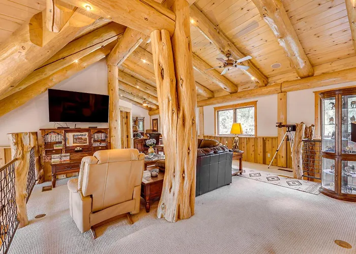Scenic Cabin! Fireplace + Wraparound Patio Ferienhaus